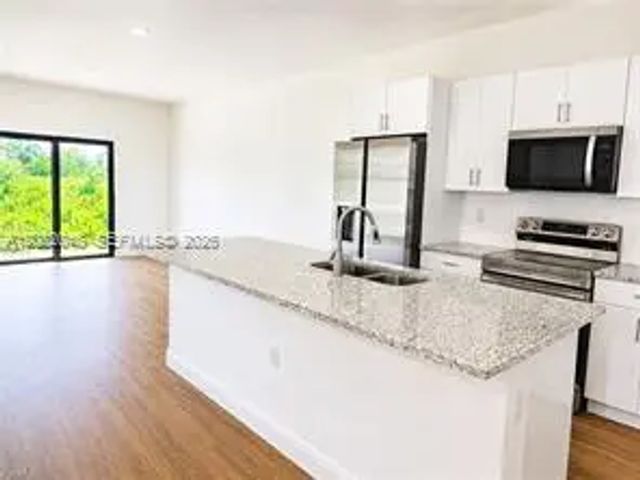 2 of 10 - 23/25 W 12th Street, , FL