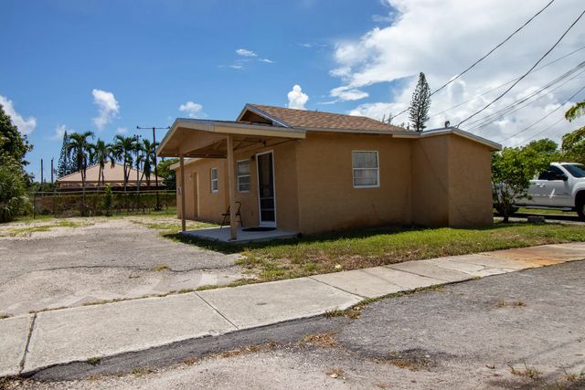 3 of 4 - 242 Sw 7th Court, Deerfield Beach, FL
