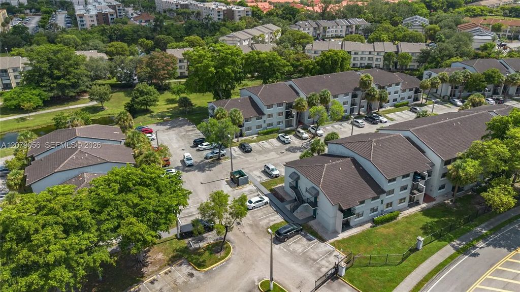 7155 Nw 179th Street #108, Hialeah