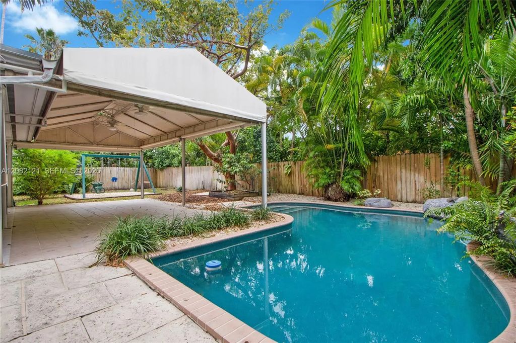 119 Harbor Drive, Key Biscayne