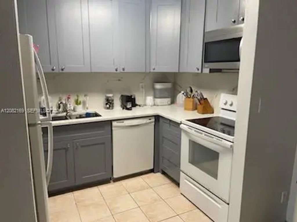 2671 Riverside Drive #7, Coral Springs