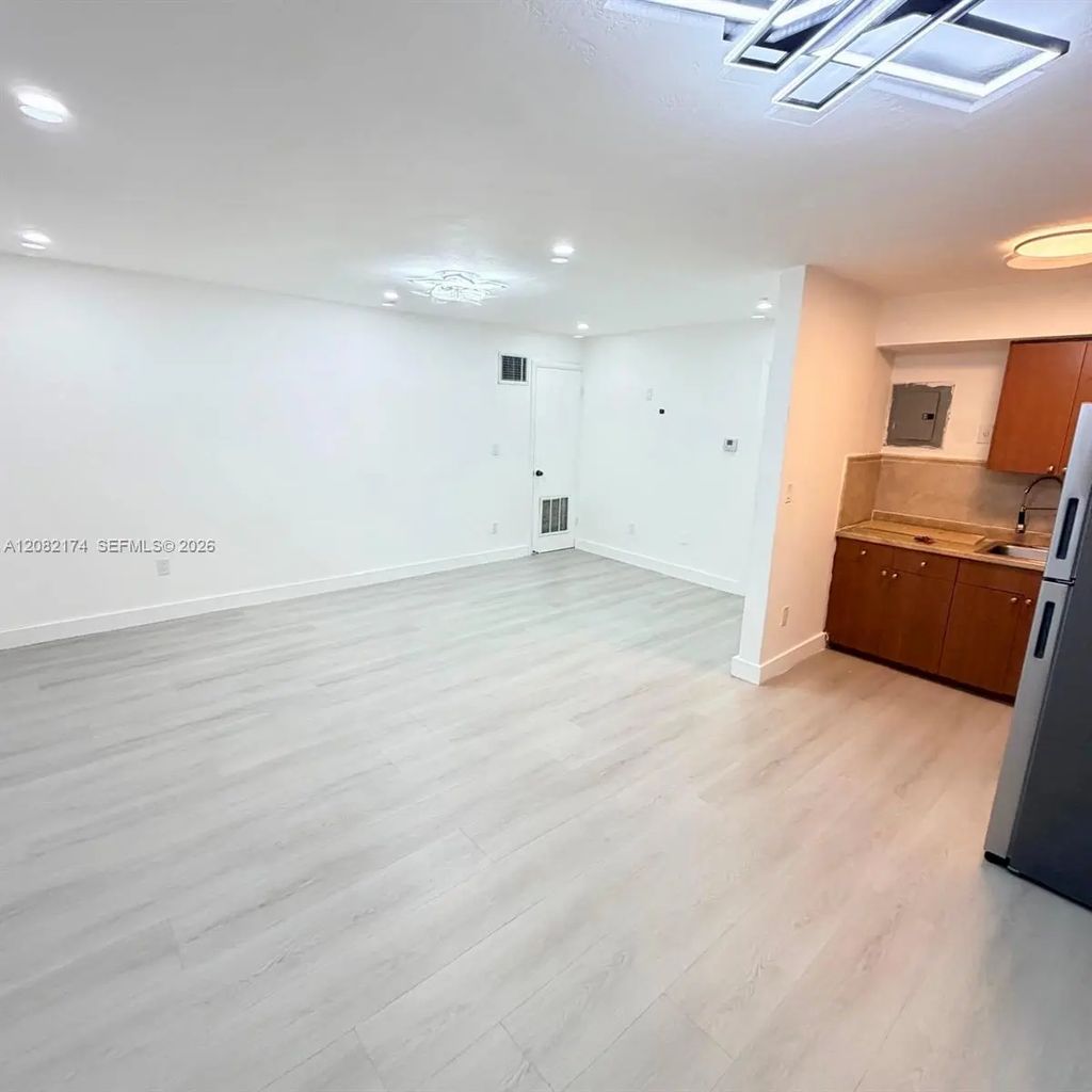 2015 Sw 27th Avenue #2, Miami