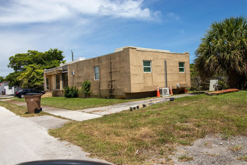 248 Sw 7th Court, Deerfield Beach