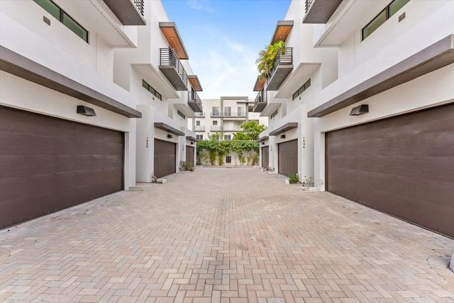 2 of 56 - 1048 N Victoria Park Road, Fort Lauderdale, FL