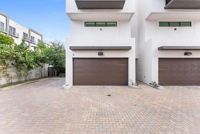 4 of 56 - 1048 N Victoria Park Road, Fort Lauderdale, FL