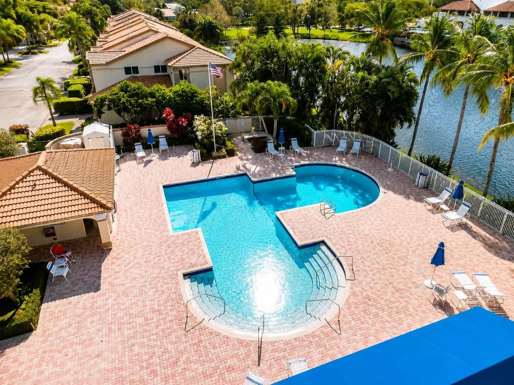 6723 Via Regina #11, Boca Raton