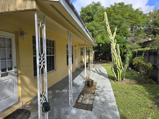 2 of 35 - 807 W Las Olas Boulevard #807-819, Fort Lauderdale, FL