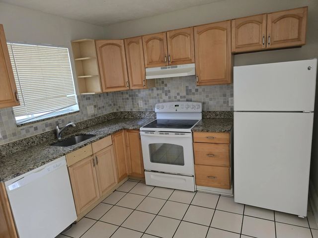 5 of 35 - 807 W Las Olas Boulevard #807-819, Fort Lauderdale, FL