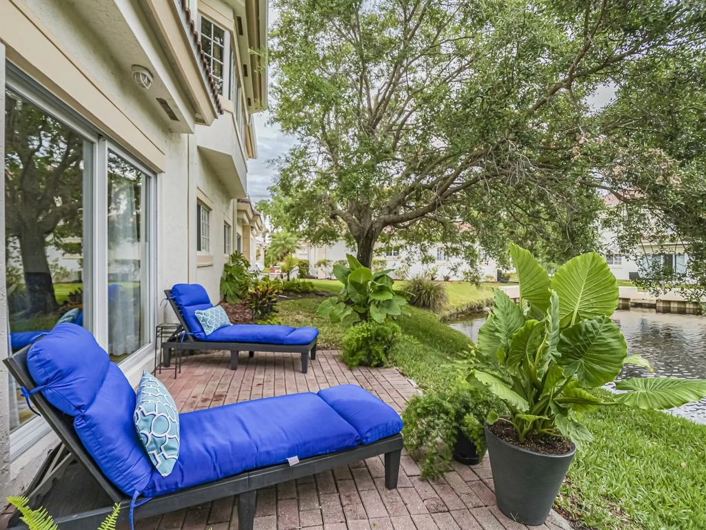 536 7th Square #103, Vero Beach