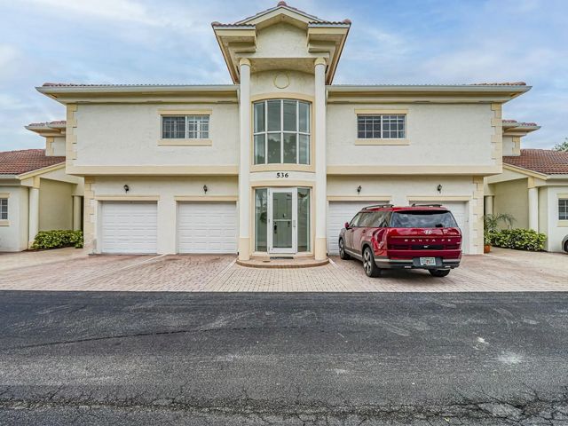 4 of 40 - 536 7th Square #103, Vero Beach, FL