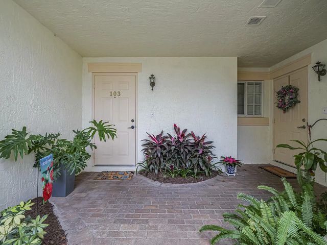 5 of 40 - 536 7th Square #103, Vero Beach, FL