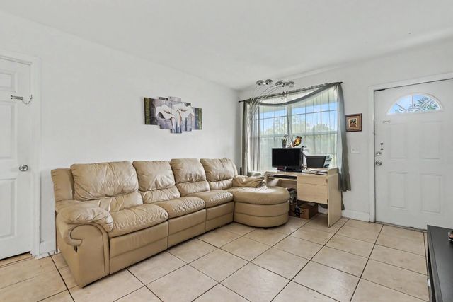 4 of 26 - 6714 Atlanta Street, Hollywood, FL