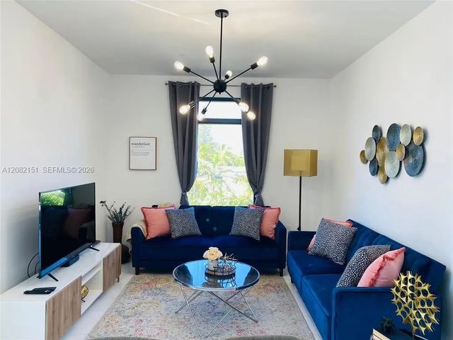 3 of 18 - 1501 N 17th Avenue, Hollywood, FL