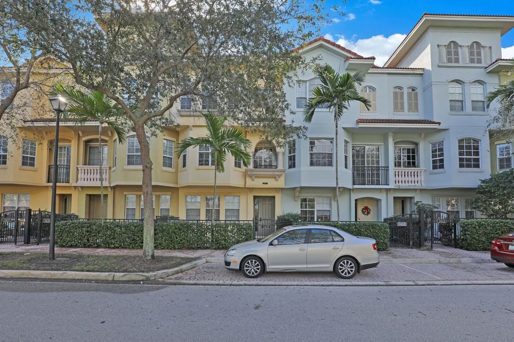 2425 San Pietro Circle, Palm Beach Gardens