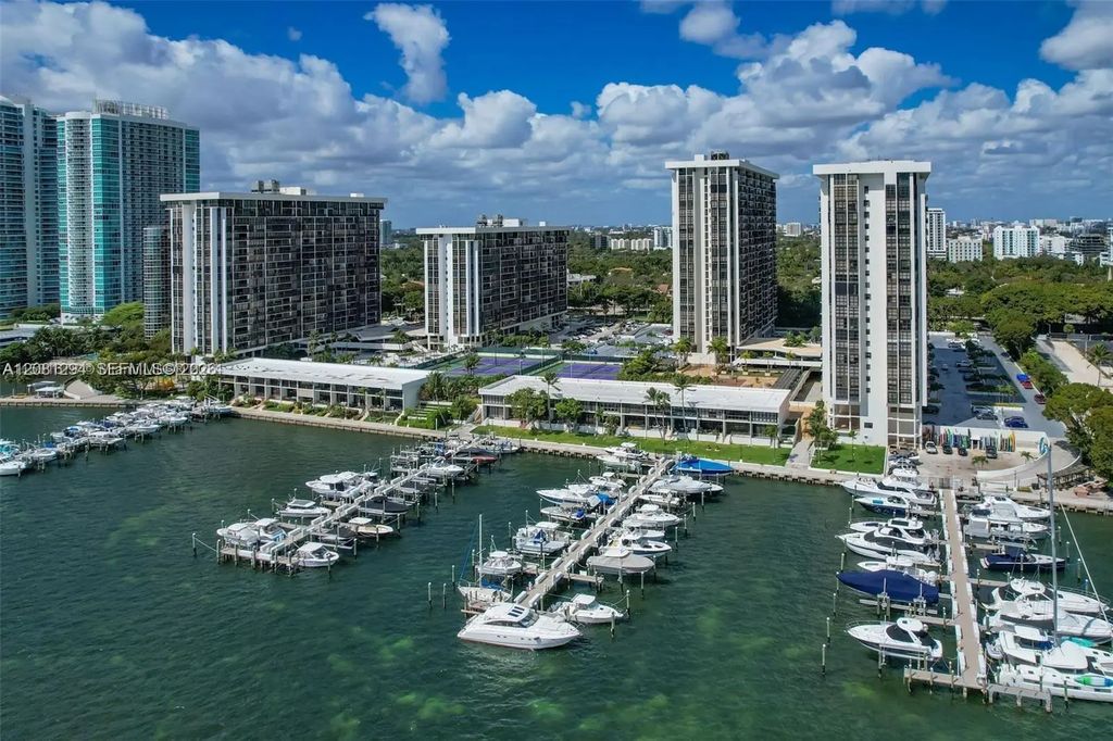 1901 Brickell Avenue #b2110, Miami