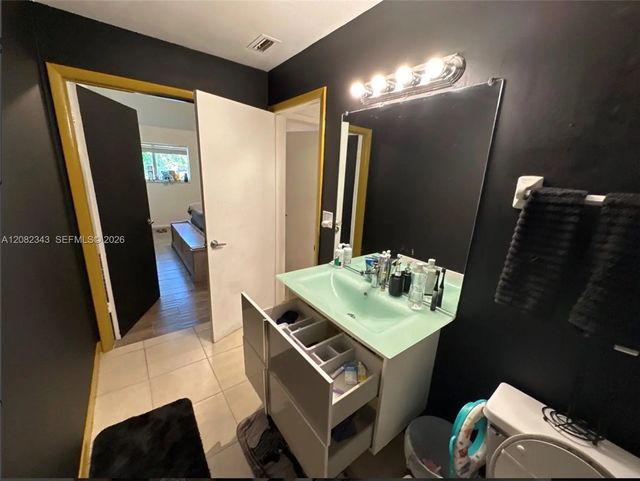 4 of 4 - 3405 Nw 44th Street #204, Oakland Park, FL