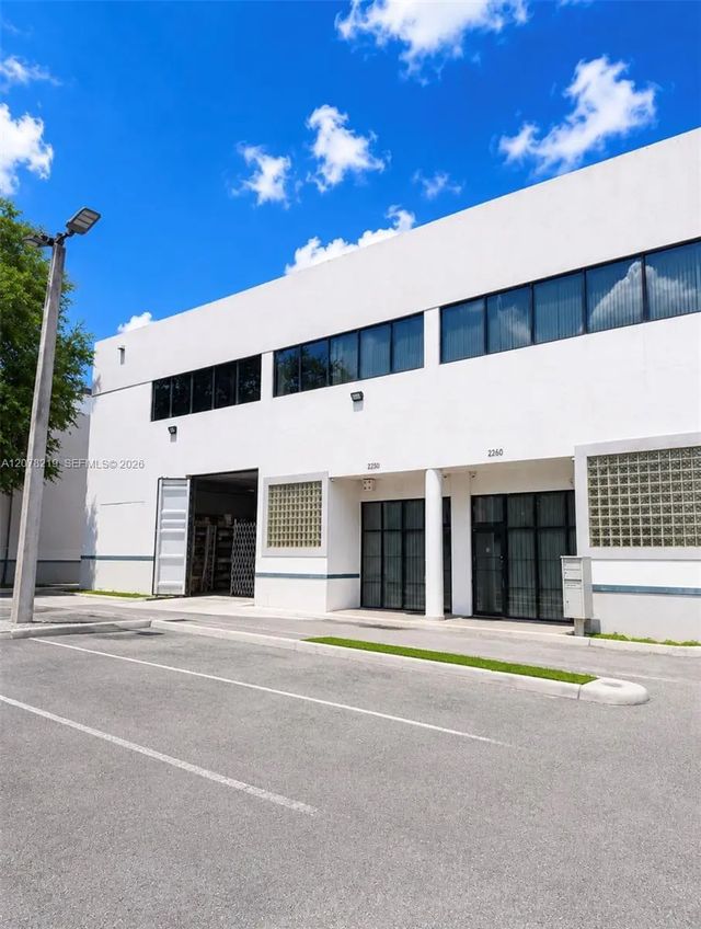 2250 Nw 102nd Place, Doral