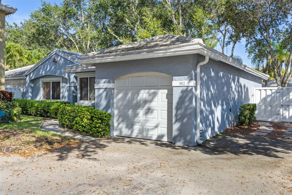 9822 Nw 2nd Court, Plantation