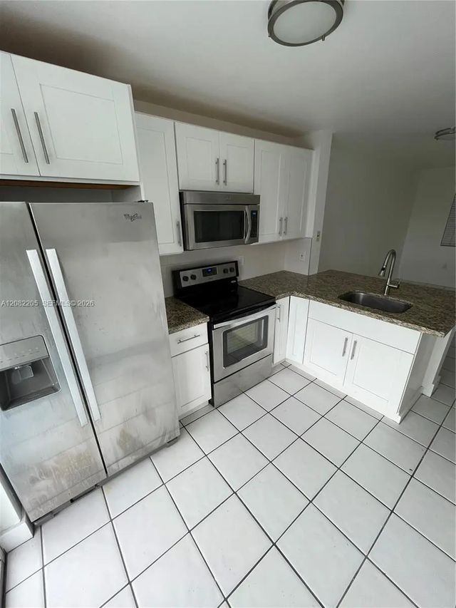 2 of 10 - 2575 Sw 27th Avenue #506, Miami, FL