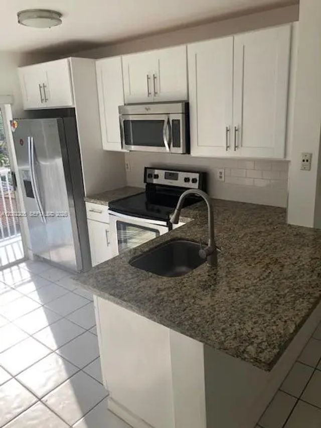 3 of 10 - 2575 Sw 27th Avenue #506, Miami, FL