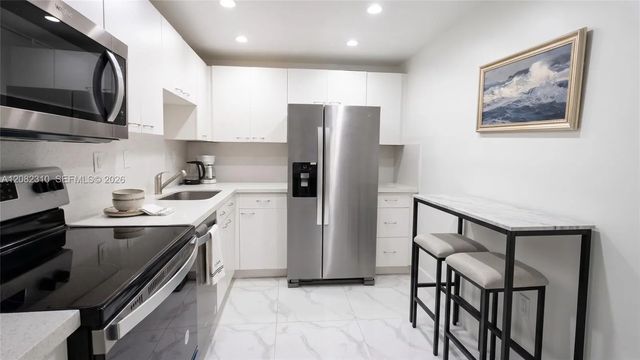 3 of 15 - 3701 N Country Club Drive #701, Aventura, FL