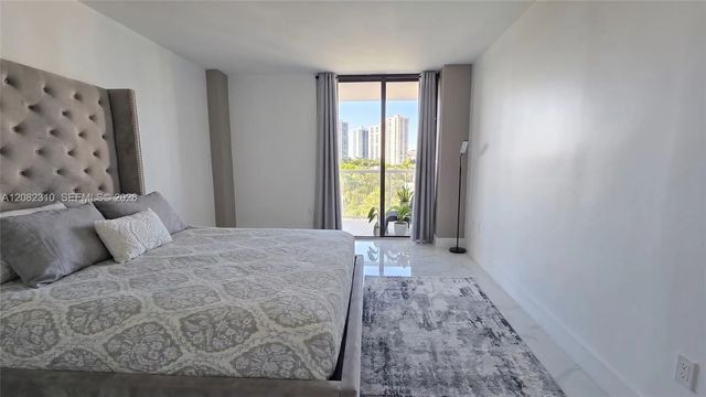 4 of 15 - 3701 N Country Club Drive #701, Aventura, FL