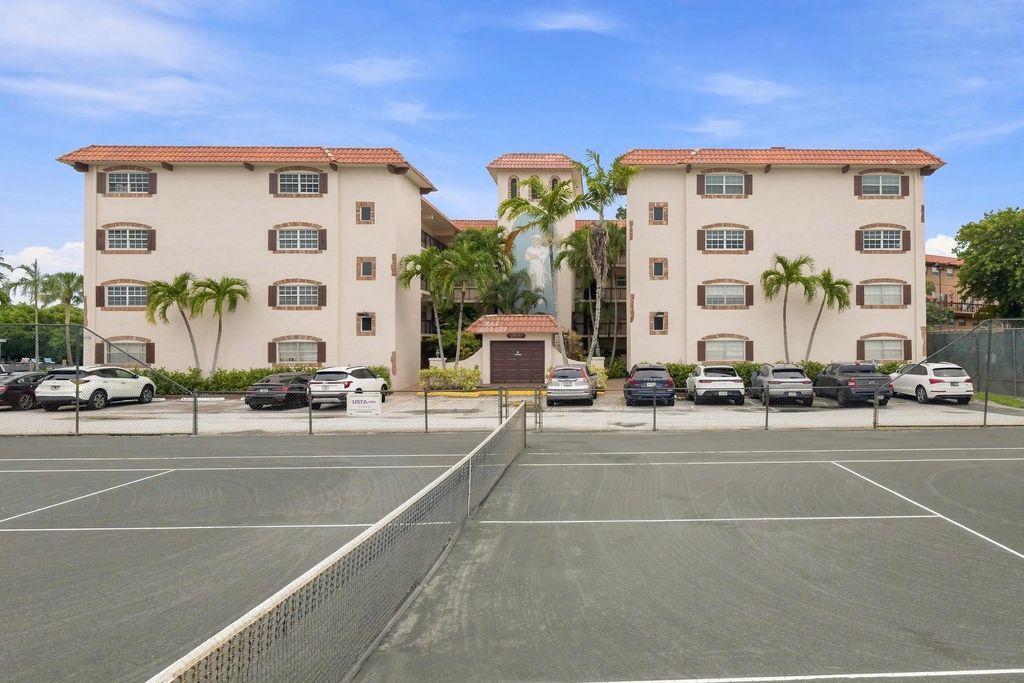 610 Tennis Club Drive #305, Fort Lauderdale
