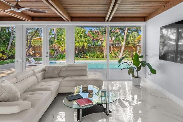 5 of 96 - 1025 Washington Street, Hollywood, FL