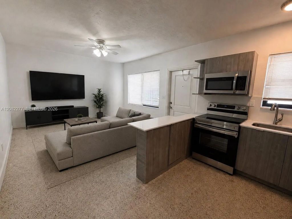 600 Sw 10th Street #5, Miami