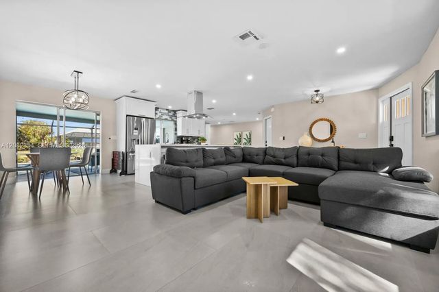 5 of 44 - 117 Se 40 Th Terrace, Cape Coral, FL