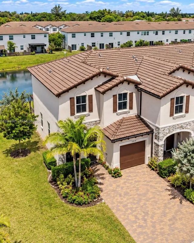 12570 Nw 22nd Place, Miami