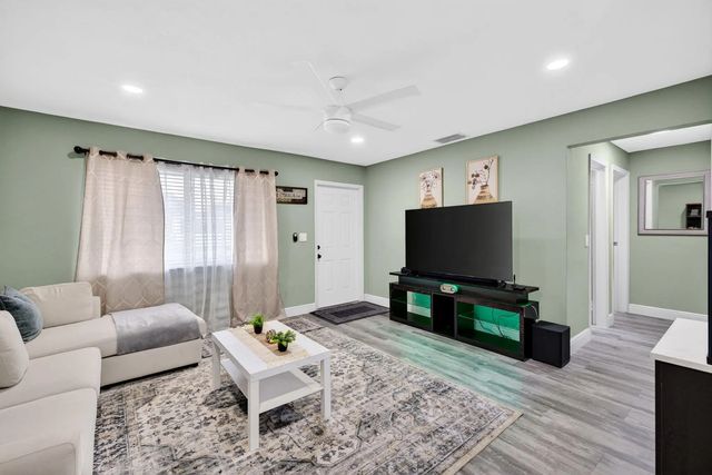 5 of 26 - 2333 Nw 82nd Way Nw, Sunrise, FL