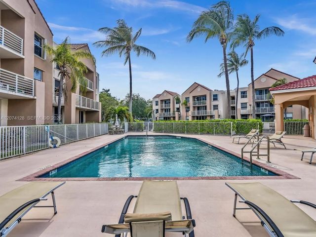 2721 Ocean Club Boulevard #201, Hollywood