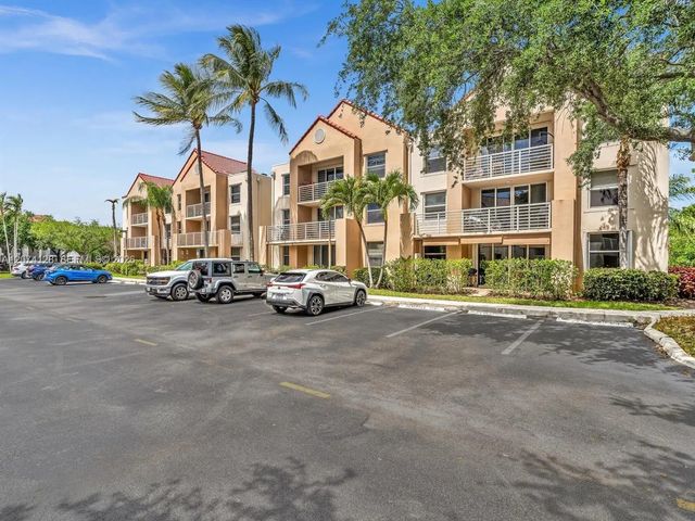 3 of 12 - 2721 Ocean Club Boulevard #201, Hollywood, FL