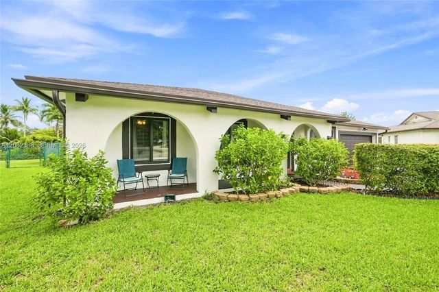 3 of 40 - 8656 Sw 50th Street, Cooper City, FL