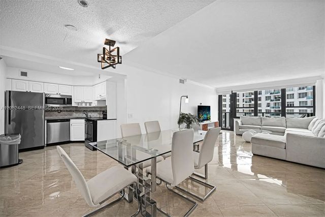 2 of 30 - 5225 Collins Avenue #1015, Miami Beach, FL