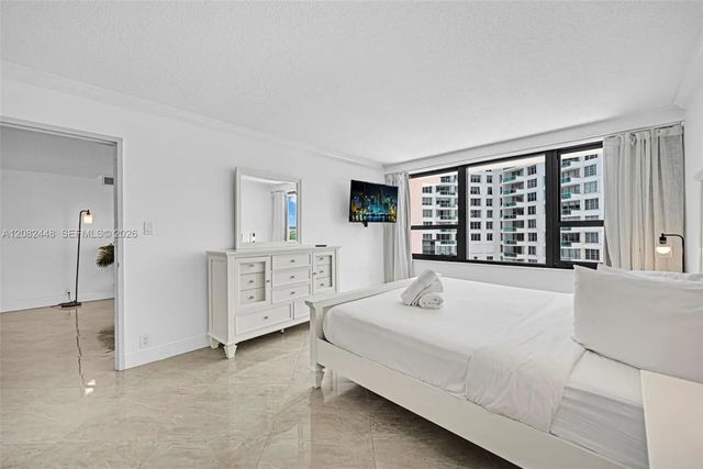 4 of 30 - 5225 Collins Avenue #1015, Miami Beach, FL