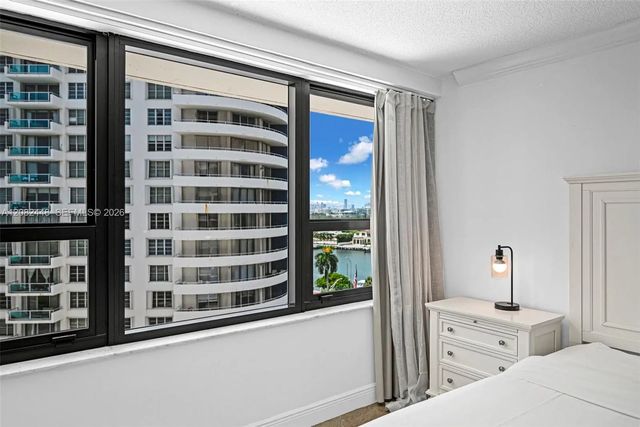 5 of 30 - 5225 Collins Avenue #1015, Miami Beach, FL