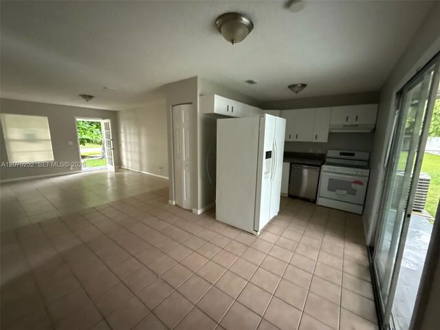 3 of 7 - 8220 Sw 6th Street, North Lauderdale, FL
