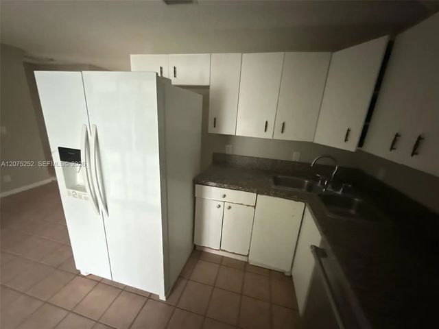 4 of 7 - 8220 Sw 6th Street, North Lauderdale, FL