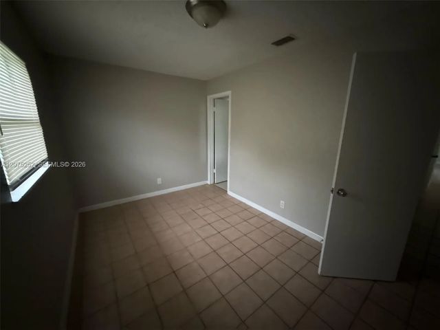 5 of 7 - 8220 Sw 6th Street, North Lauderdale, FL