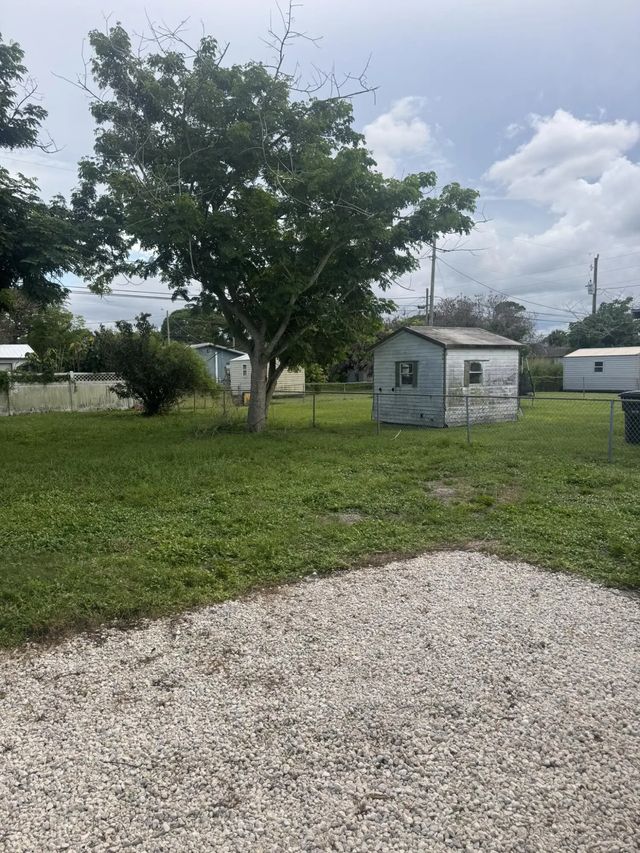 3 of 12 - 2801 Avenue Q, Fort Pierce, FL