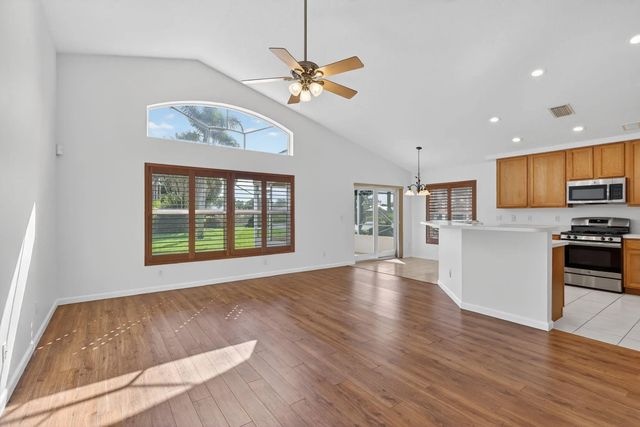 3 of 71 - 1021 Se Westminster Place, Stuart, FL