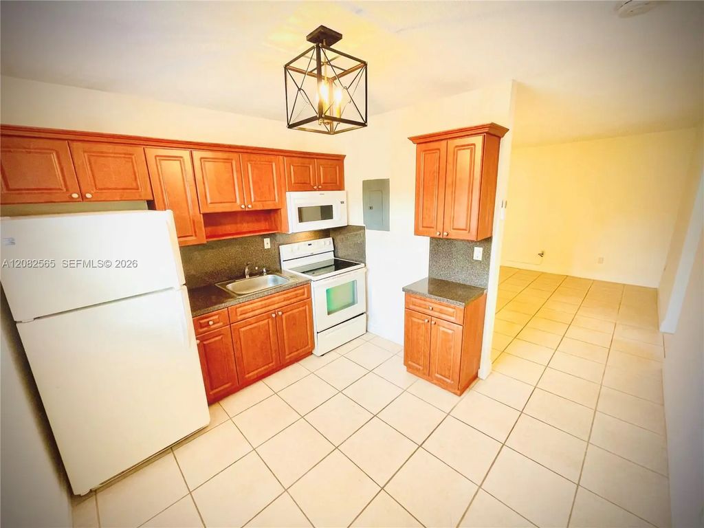 47 Nw 47th Avenue #14, Miami
