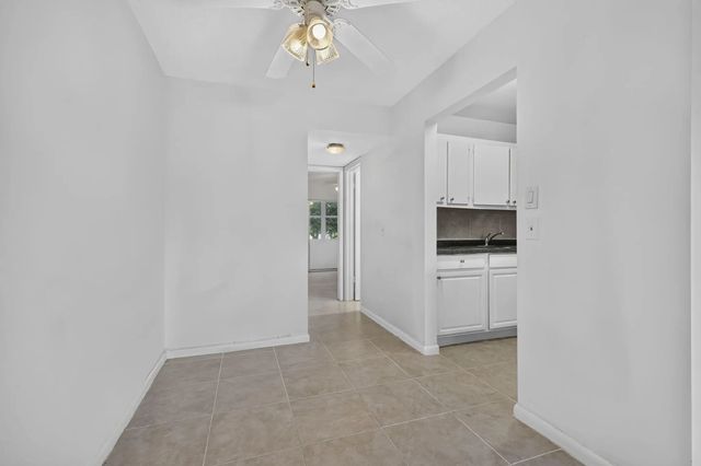 3 of 36 - 210 Canterbury J #1, West Palm Beach, FL