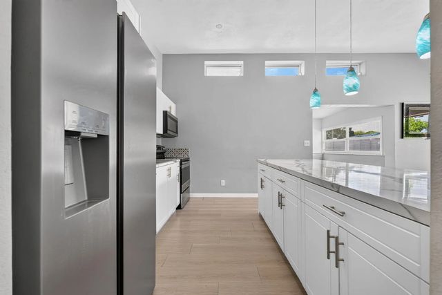 4 of 26 - 910 Nw 17th Avenue, Fort Lauderdale, FL