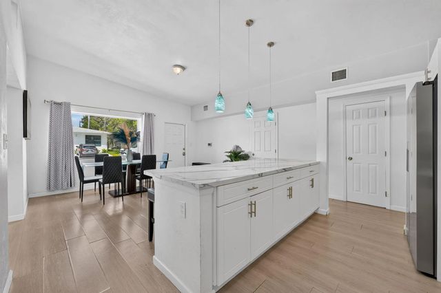 5 of 26 - 910 Nw 17th Avenue, Fort Lauderdale, FL