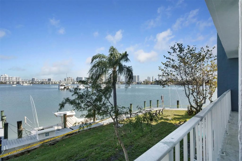 16558 Ne 26th Avenue #2g, North Miami Beach