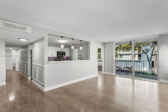 4 of 19 - 16558 Ne 26th Avenue #2g, North Miami Beach, FL