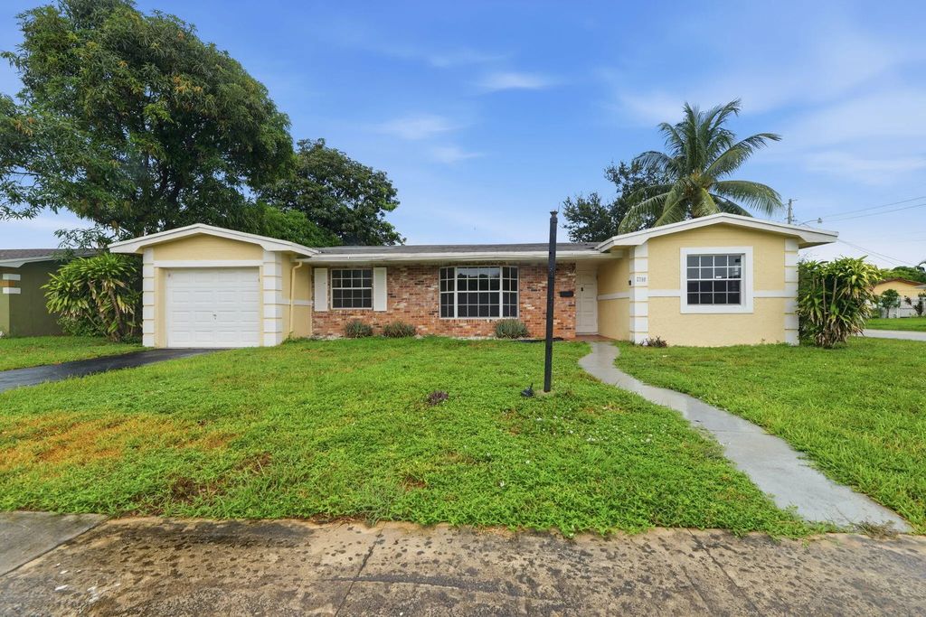 2700 Nw 36th Avenue, Lauderdale Lakes